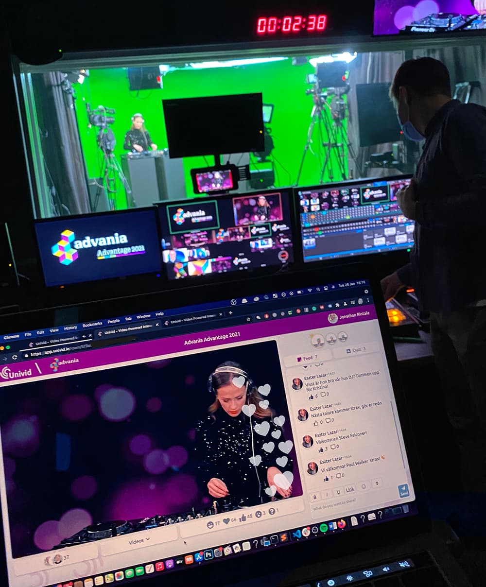 Ett digitalt studioevent med Advania - Advantage 2021 - livesändes på Univid med frågesport, chatt, emojis och digital quiz. Fantastisk livemusik med DJ Kristina i Twenty Studios green screen studio.