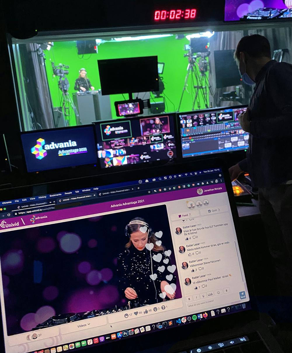 Ett digitalt studioevent med Advania - Advantage 2021 - livesändes på Univid med frågesport, chatt, emojis och digital quiz. Fantastisk livemusik med DJ Kristina i Twenty Studios green screen studio.